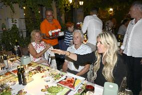 Taormina: La Botte Restaurant. Michael Douglas at La Botte Restaurant.