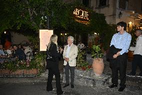 Taormina: La Botte Restaurant. Michael Douglas at La Botte Restaurant.