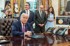 US Presdient Trump Speaks in the Oval Office at the White House on Fires and LA Protests