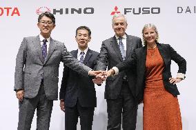 Toyota, Daimler ink Japanese truck units merger deal