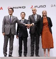 Toyota, Daimler ink Japanese truck units merger deal