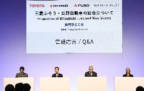 Toyota, Daimler ink Japanese truck units merger deal