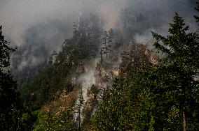 Dryden Creek Fire Rages North of Squamish - Canada