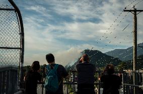 Dryden Creek Fire Rages North of Squamish - Canada