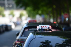 Angry Taxis Rally - Paris