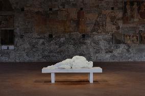 November Sculpture By Mauricio Cattelan - Bergamo