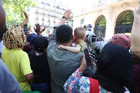 Homeless Gather to Demand Accommodation - Paris