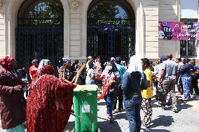Homeless Gather to Demand Accommodation - Paris