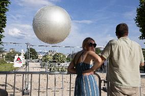 Emmanuel Macron visits the Olympic cauldron at the Tuileries - Paris