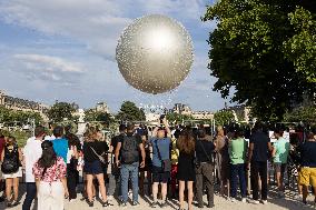 Emmanuel Macron visits the Olympic cauldron at the Tuileries - Paris