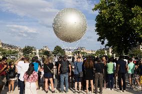 Emmanuel Macron visits the Olympic cauldron at the Tuileries - Paris