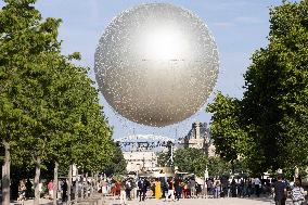 Emmanuel Macron visits the Olympic cauldron at the Tuileries - Paris