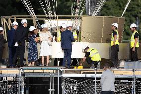 Emmanuel Macron visits the Olympic cauldron at the Tuileries - Paris
