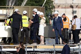 Emmanuel Macron visits the Olympic cauldron at the Tuileries - Paris