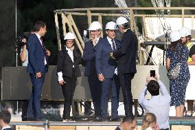 Emmanuel Macron visits the Olympic cauldron at the Tuileries - Paris