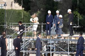 Emmanuel Macron visits the Olympic cauldron at the Tuileries - Paris