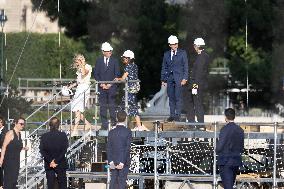 Emmanuel Macron visits the Olympic cauldron at the Tuileries - Paris
