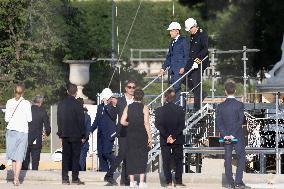 Emmanuel Macron visits the Olympic cauldron at the Tuileries - Paris