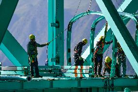 Construction of The Huajiang Grand Canyon Bridge - China