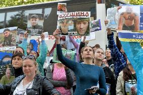 Ukrainian Prisoners Reach Home After Prisoner Swap - Kiev