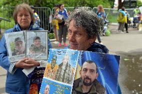 Ukrainian Prisoners Reach Home After Prisoner Swap - Kiev