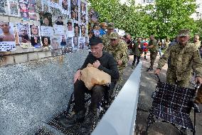 Ukrainian Prisoners Reach Home After Prisoner Swap - Kiev