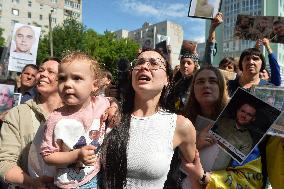 Ukrainian Prisoners Reach Home After Prisoner Swap - Kiev