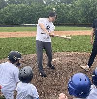 Baseball clinic by ex-Yankees slugger Matsui