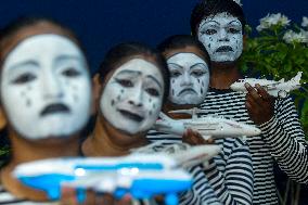India Airplane Crash Mime Performance - India