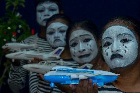 India Airplane Crash Mime Performance - India