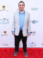 13th Annual Ed Asner And Friends Poker Night - LA