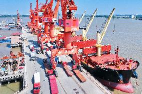 First Foreign General Cargo (pulp) Vessel in Rugao Port