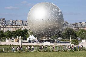 Installation of the Olympic cauldron at the Tuileries - Paris