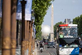 Installation of the Olympic cauldron at the Tuileries - Paris