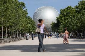 Installation of the Olympic cauldron at the Tuileries - Paris