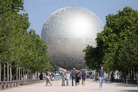 Installation of the Olympic cauldron at the Tuileries - Paris