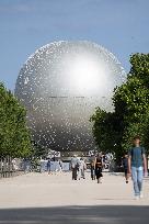 Installation of the Olympic cauldron at the Tuileries - Paris