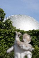 Installation of the Olympic cauldron at the Tuileries - Paris