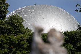 Installation of the Olympic cauldron at the Tuileries - Paris