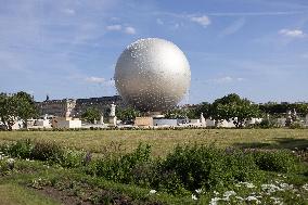 Installation of the Olympic cauldron at the Tuileries - Paris