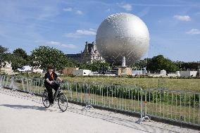 Installation of the Olympic cauldron at the Tuileries - Paris
