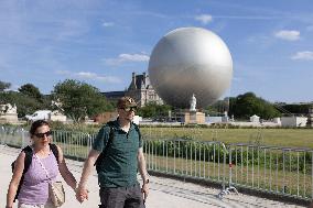 Installation of the Olympic cauldron at the Tuileries - Paris