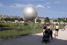 Installation of the Olympic cauldron at the Tuileries - Paris