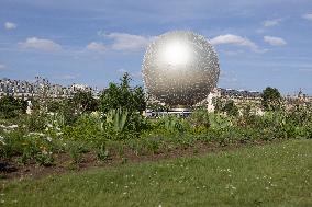 Installation of the Olympic cauldron at the Tuileries - Paris