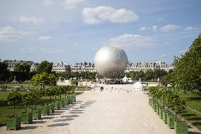 Installation of the Olympic cauldron at the Tuileries - Paris