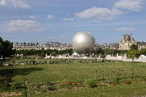Installation of the Olympic cauldron at the Tuileries - Paris