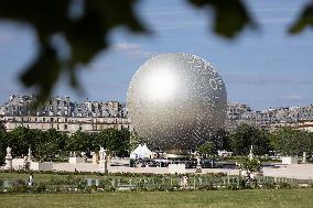 Installation of the Olympic cauldron at the Tuileries - Paris
