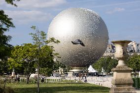 Installation of the Olympic cauldron at the Tuileries - Paris