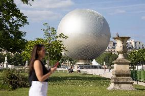Installation of the Olympic cauldron at the Tuileries - Paris