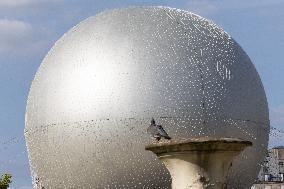 Installation of the Olympic cauldron at the Tuileries - Paris